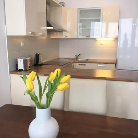 Sunshine Apartment *